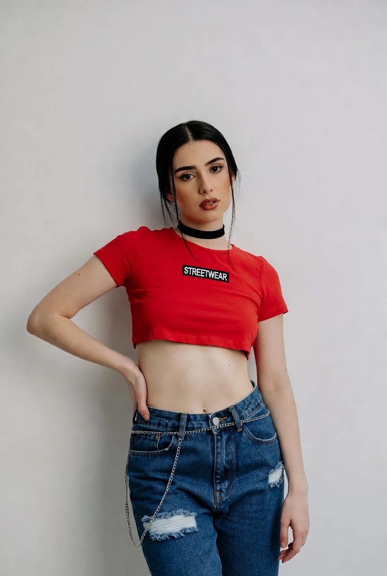 Drop Pure Street Energy: Style This Red Crop + Chain Jeans Look Today!