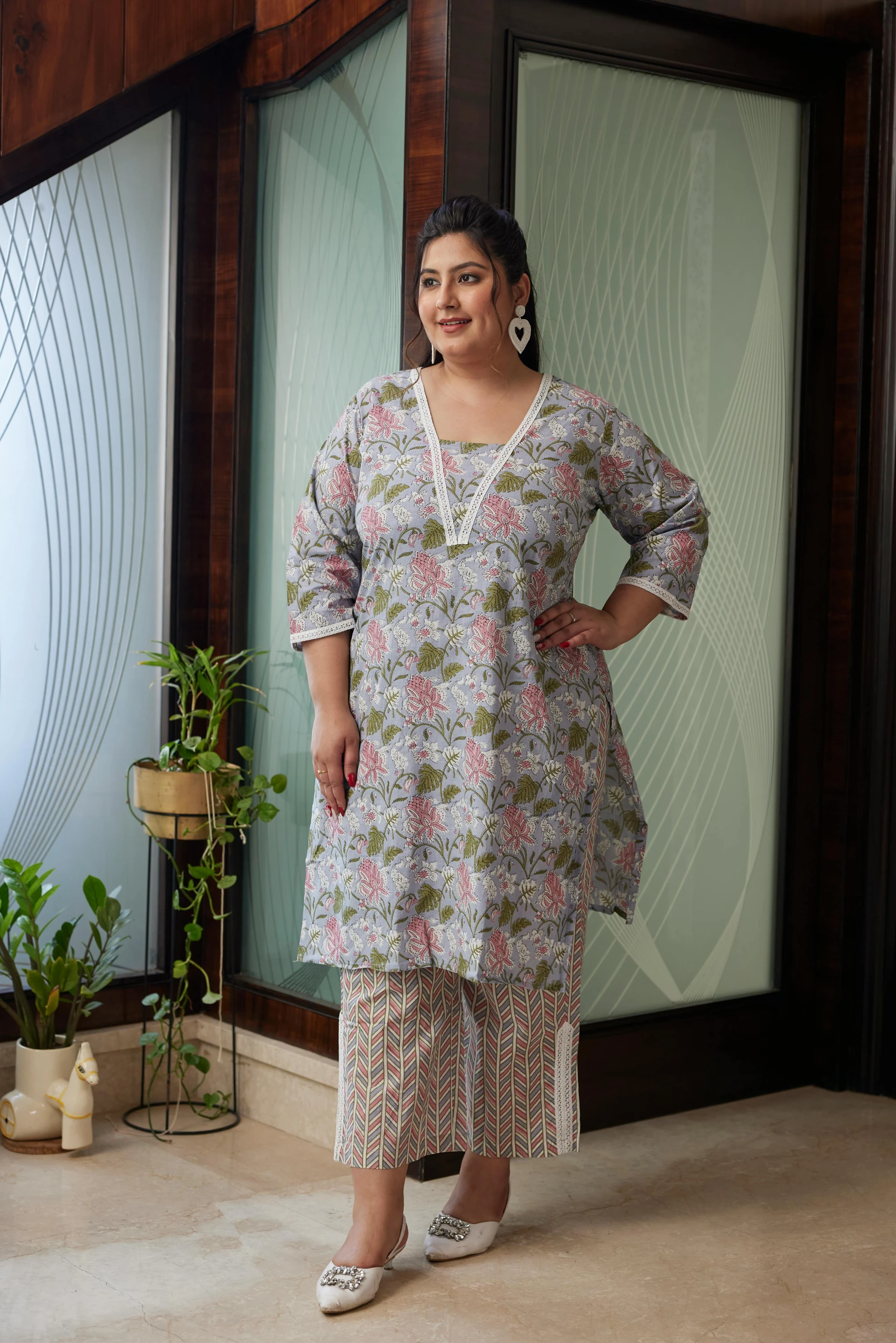 How to Style a Floral Kurti Without Looking Wider