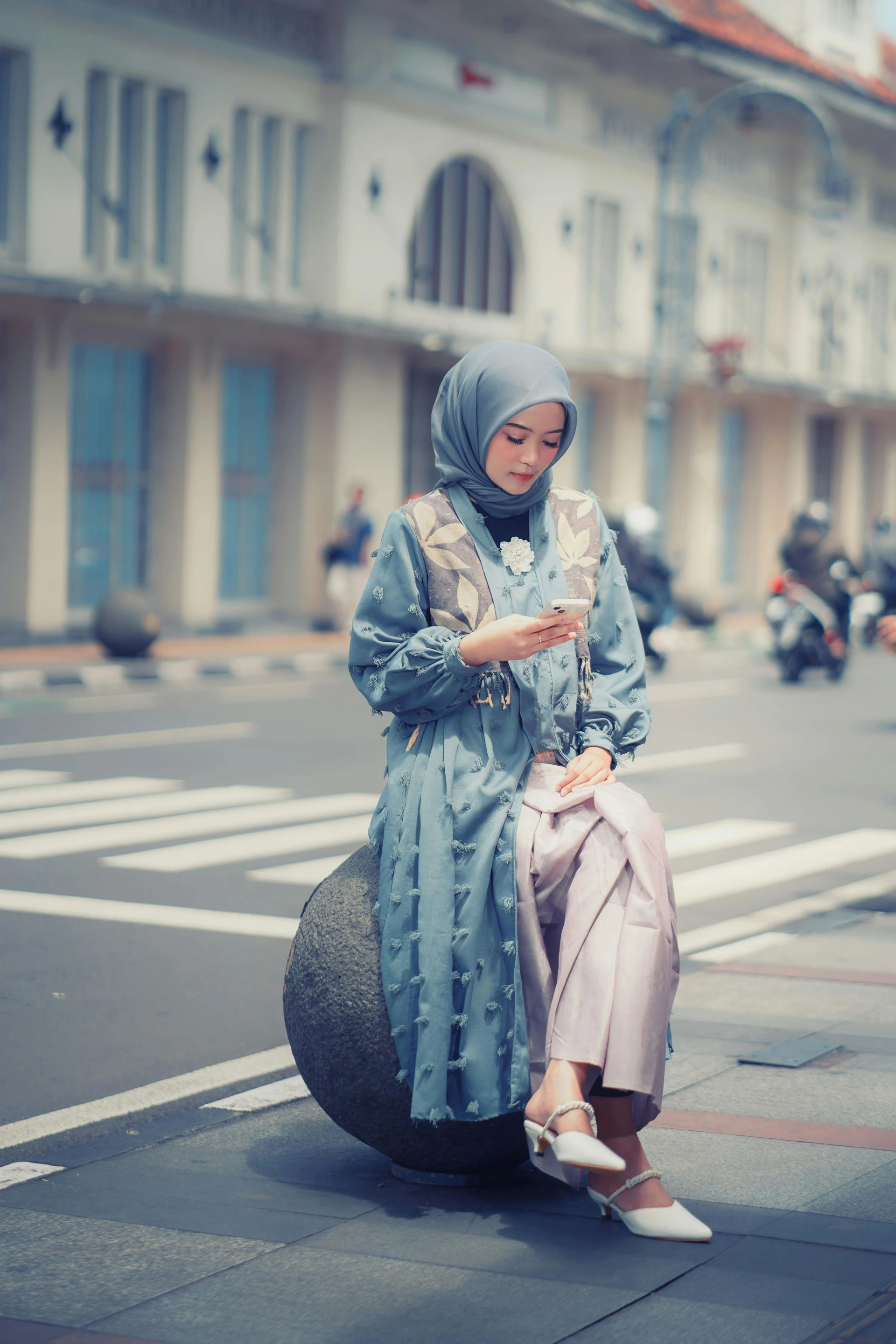 How to Style Dusty Blue Abayas for Modest Street Photography