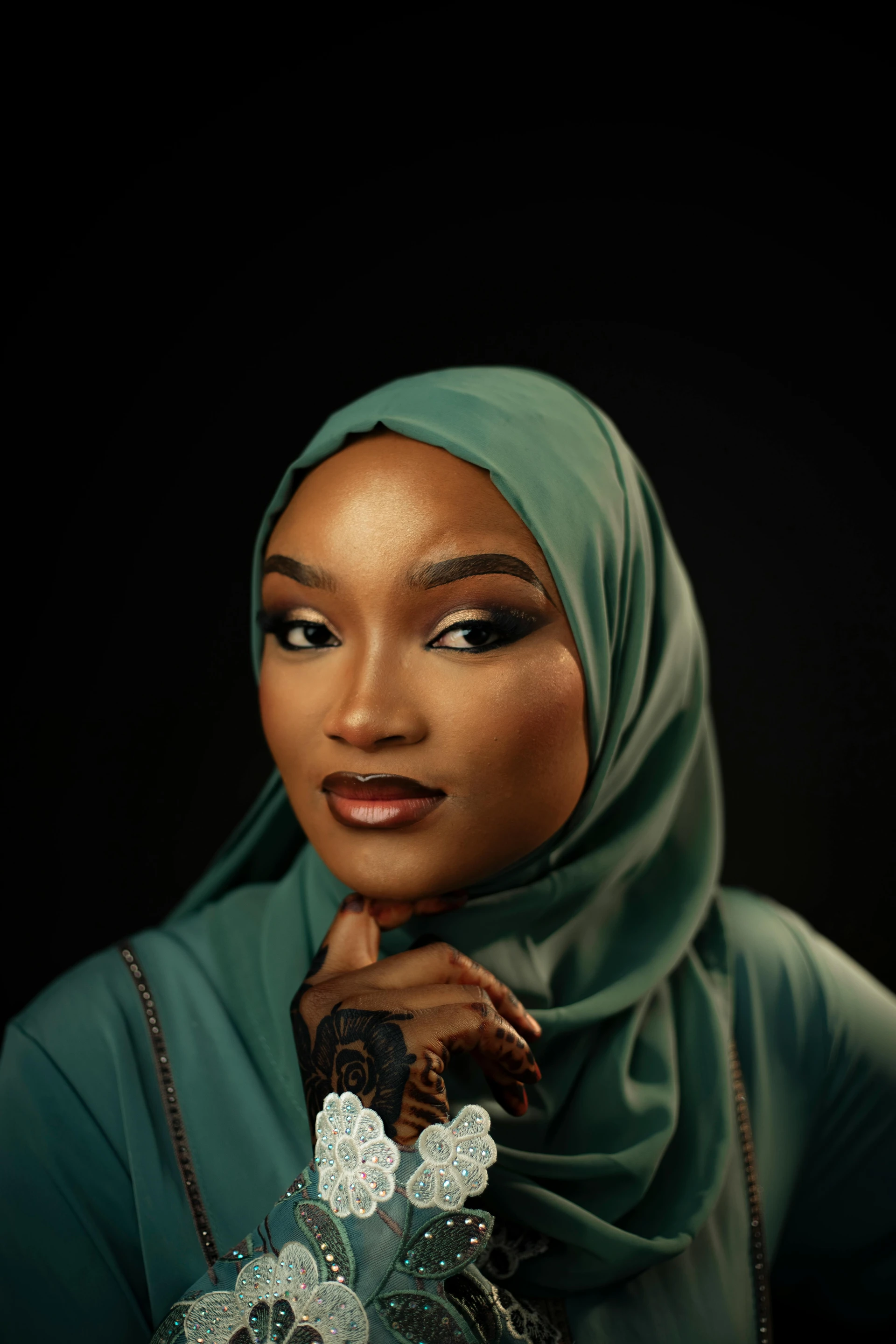 How to Style Teal Hijab for Portraits: No-Slip Guide for All Shapes