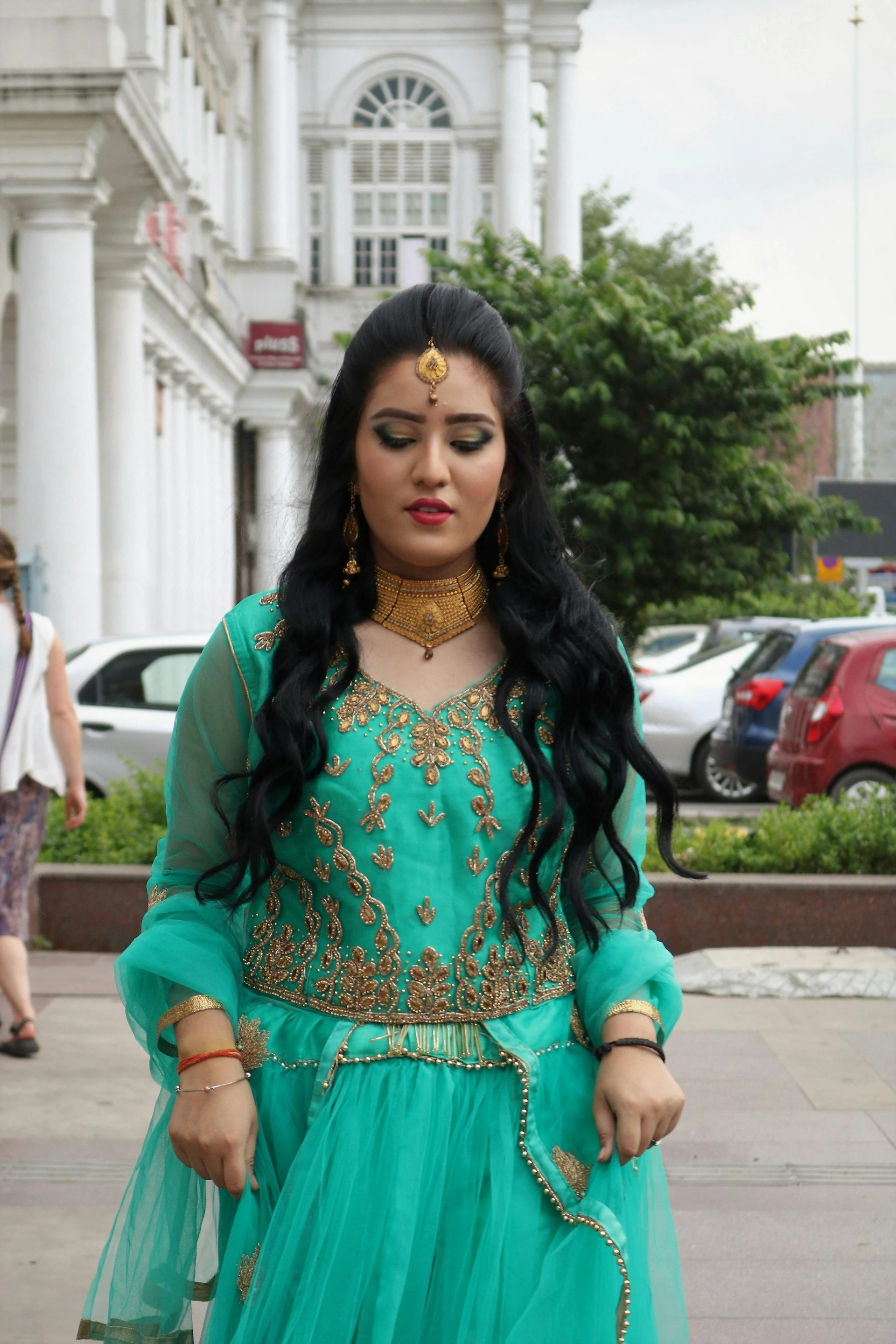 How to Wear an Anarkali Suit Without Looking Heavy