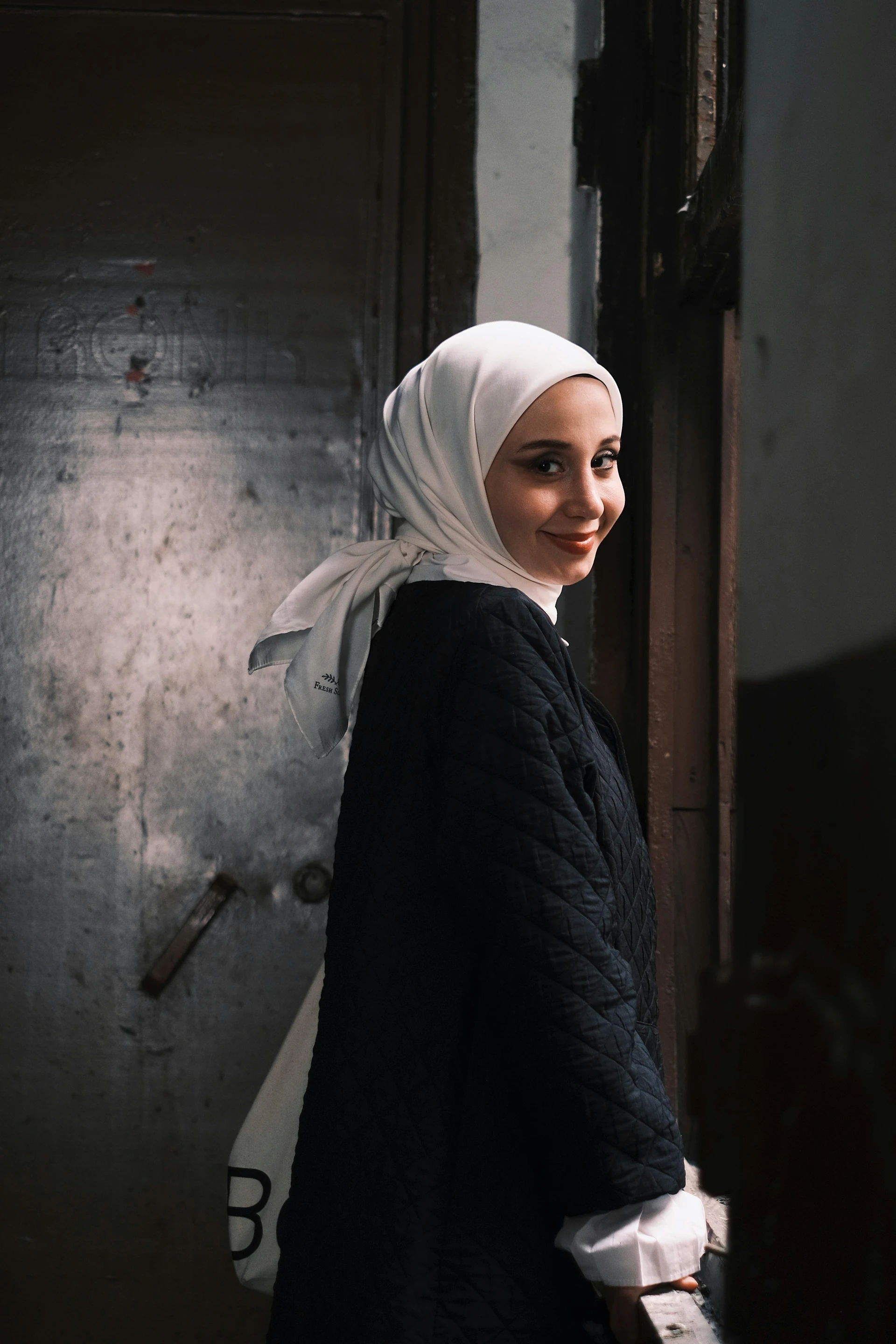 How to Wear White Hijab with Jacket Without Looking Dull