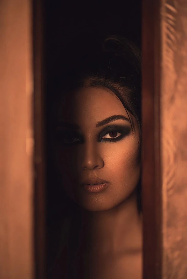 Master Intense Black Smoky Eye & Nude Gloss Drama 2026